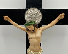 Cristo Medalla de San Benito